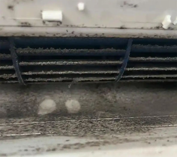 河源空调吹的风有股烧焦味是怎么回事